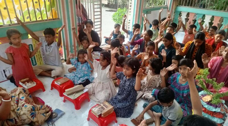 চাঁদপুর জেলার চাঁন্দেরবাগ গীতা নিকেতনের চলমান গীতা ক্লাস